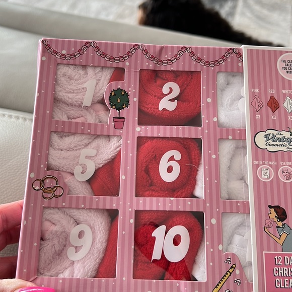 THE VINTAGE COSMETIC COMPANY 12 DAYS OF CLEANSING CLOTHS - Picture 5 of 6